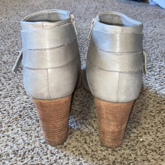 Steve Madden open toed Boot heel Size 10 Short Boots Beige Leather - Picture 2 of 6